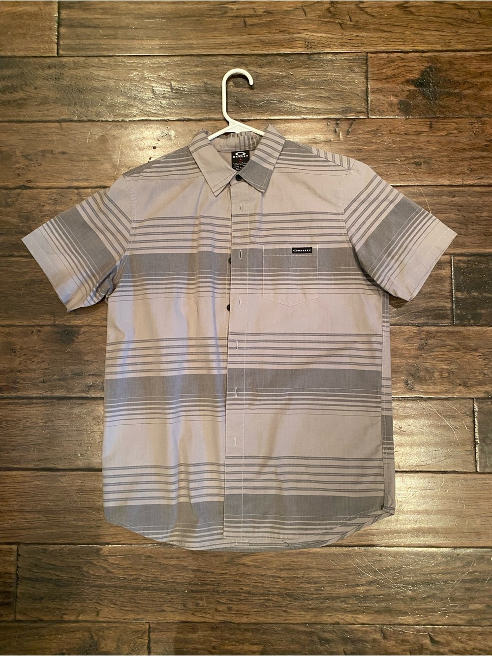 Oakley Men's Short Sleeve Gray Striped Button-Down Shirt